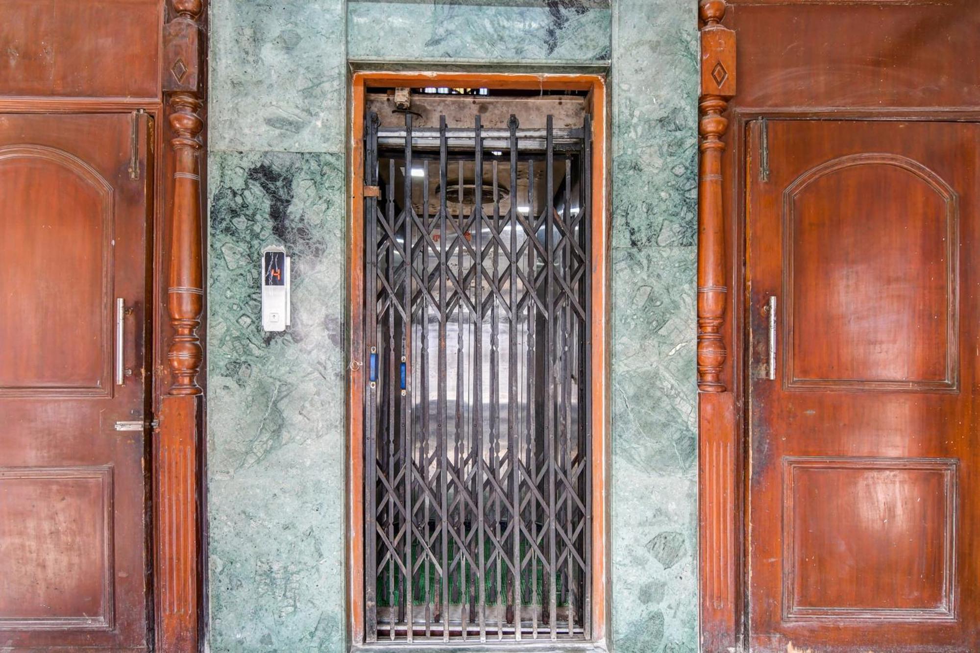 Super Hotel O Lenin Sarani Kalkutta Exterior foto